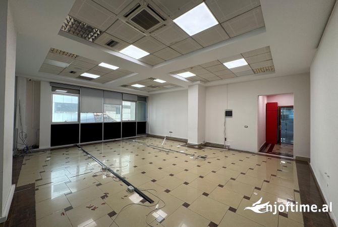 Ambient biznesi me qera 1+1 ne Tirane - 800 Euro