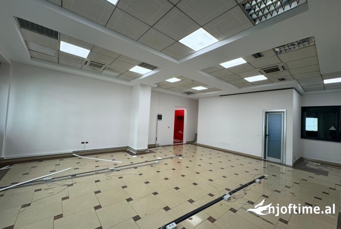 Ambient biznesi me qera 1+1 ne Tirane - 800 Euro