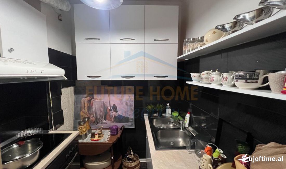 Shtepi ne shitje Apartament ne Tirane, 2+1, Mobilimi E mobiluar, Pagesa 180,000  Euro.