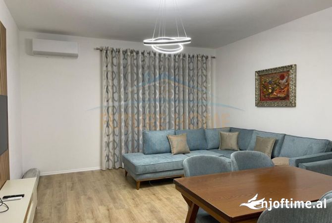 Shtepi me qera Apartament ne Tirane, 2+1, Mobilimi Pjeserisht e mobiluar, Pagesa 800  Euro.
