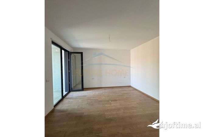 Shtepi ne shitje Apartament ne Tirane, 2+1, Mobilimi Bosh, pa mobiluar, Pagesa 158,000  Euro.