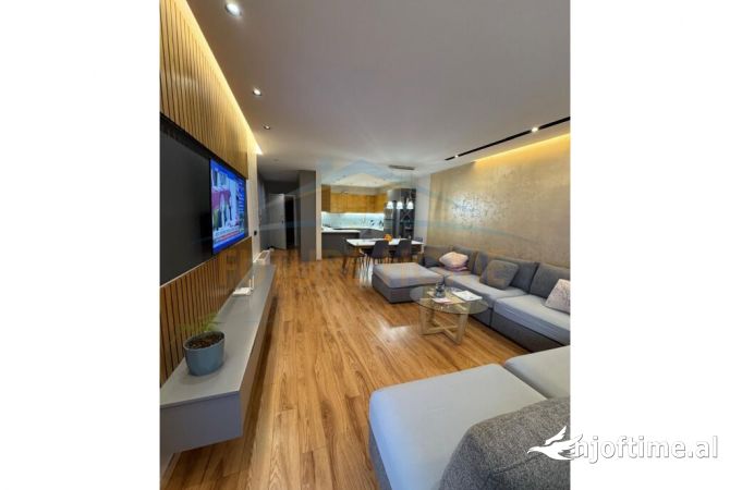 Shtepi ne shitje Apartament ne Tirane, 3+1, Mobilimi E mobiluar, Pagesa 360,000  Euro.
