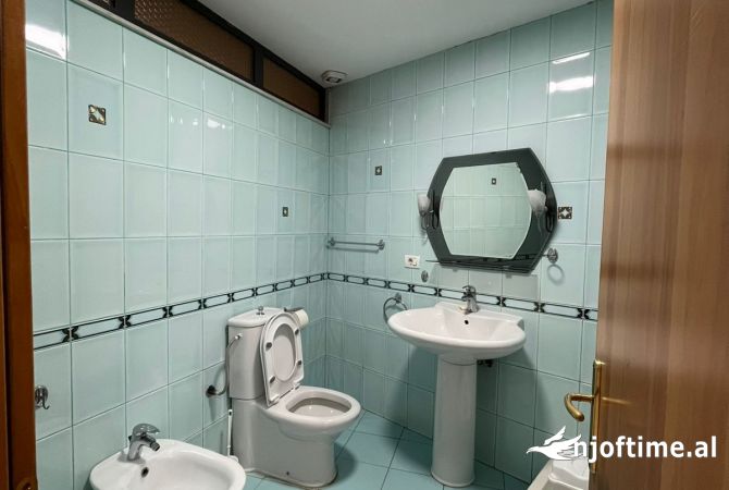 Jepet me Qera Apartament per Zyra ne Qender