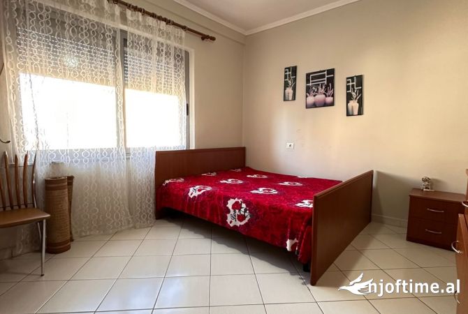 Shtepi ne shitje Apartament ne Tirane, 2+1, Mobilimi E mobiluar, Pagesa 133,000  Euro.