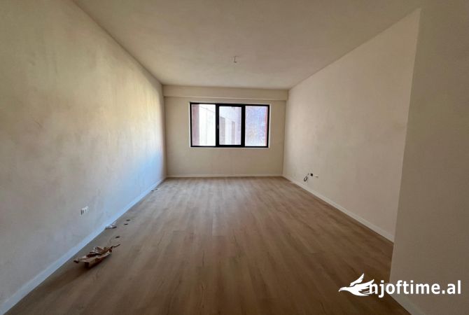 Shtepi ne shitje Apartament ne Tirane, 1+1, Mobilimi Bosh, pa mobiluar, Pagesa 89,700  Euro.