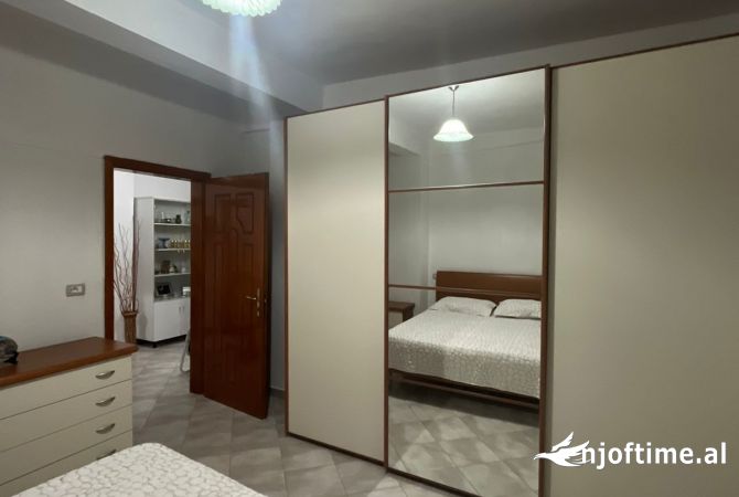 Shtepi me qera Apartament ne Tirane, 2+1, Mobilimi E mobiluar, Pagesa 500  Euro.