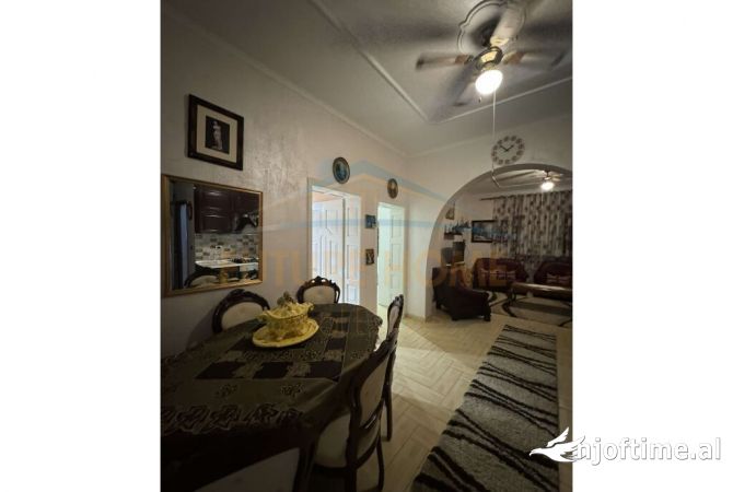 Shtepi me qera Shtepi Private ne Tirane, 2+1, Mobilimi E mobiluar, Pagesa 500  Euro.