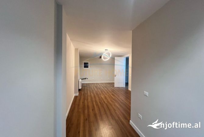 Ambient biznesi me qera 2+1 ne Tirane - 1,200 Euro