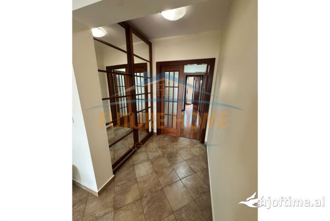 Shtepi me qera 2+1 ne Tirane - 1,200 Euro