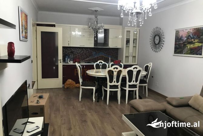 Shtepi me qera Apartament ne Tirane, 2+1, Mobilimi E mobiluar, Pagesa 800  Euro.