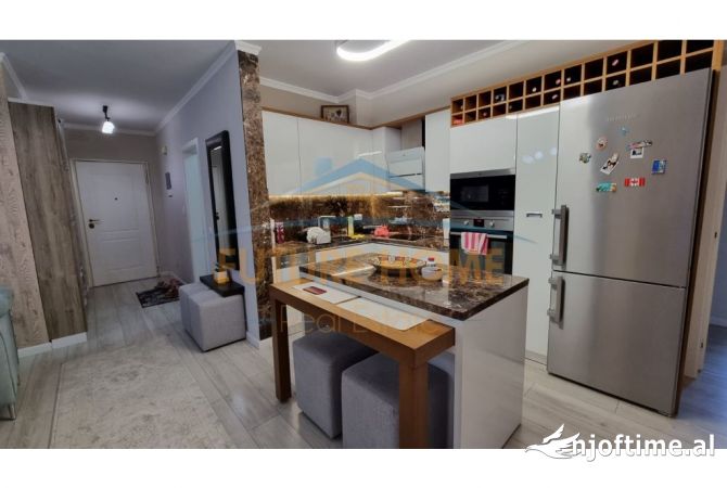 Shtepi me qera Apartament ne Tirane, 3+1, Mobilimi E mobiluar, Pagesa 1,200  Euro.