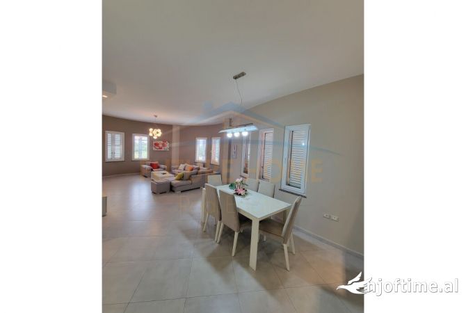 Shtepi me qera 4+1 ne Tirane - 800 Euro
