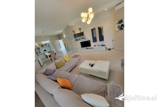 Shtepi me qera 4+1 ne Tirane - 800 Euro