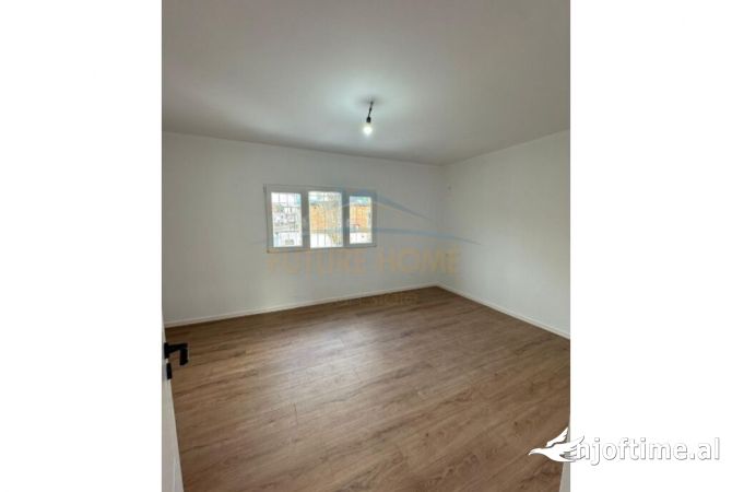 Shtepi ne shitje Apartament ne Tirane, 1+1, Mobilimi Bosh, pa mobiluar, Pagesa 75,000  Euro.