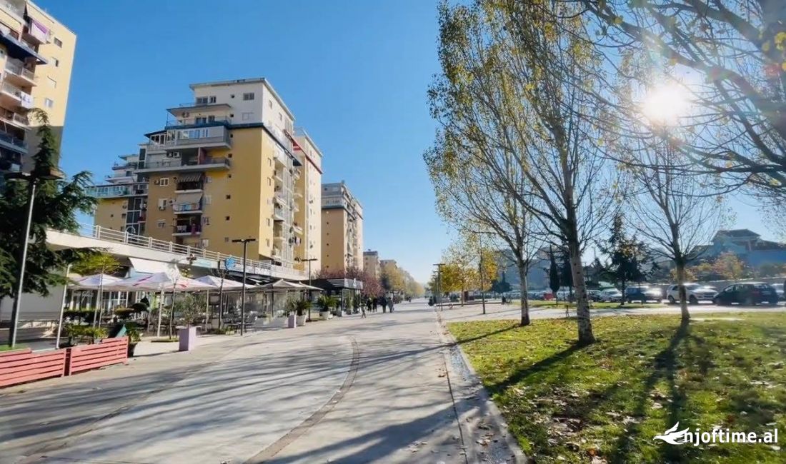 Shtepi ne shitje Apartament ne Tirane, Garsoniere, Mobilimi Bosh, pa mobiluar, Pagesa 59,000  Euro.