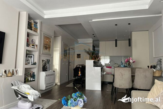 Shtepi ne shitje Apartament ne Tirane, 2+1, Mobilimi E mobiluar, Pagesa 190,000  Euro.