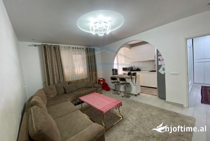 Shtepi ne shitje Apartament ne Tirane, 2+1, Mobilimi E mobiluar, Pagesa 150,000  Euro.