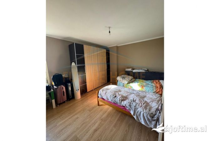 Shtepi ne shitje Apartament ne Tirane, 2+1, Mobilimi E mobiluar, Pagesa 203,000  Euro.