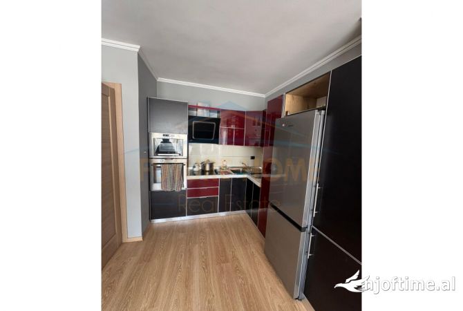 Shtepi ne shitje Apartament ne Tirane, 2+1, Mobilimi E mobiluar, Pagesa 203,000  Euro.