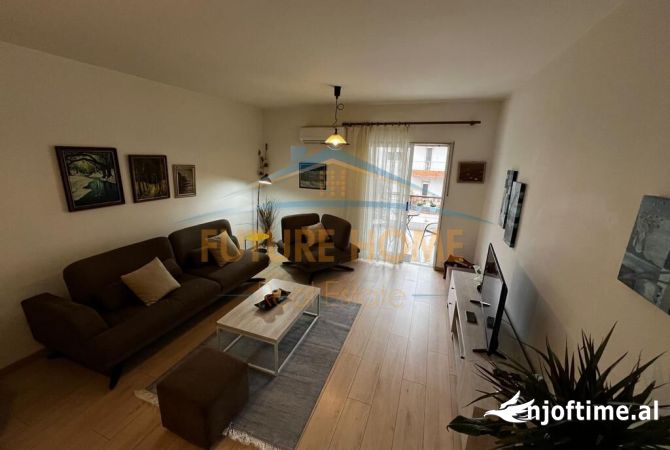 Shtepi me qera Apartament ne Tirane, 2+1, Mobilimi E mobiluar, Pagesa 880  Euro.
