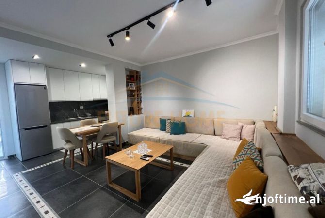 Shtepi ne shitje Apartament ne Durres, 2+1, Mobilimi E mobiluar, Pagesa 170,000  Euro.