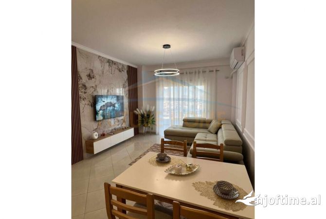 Shtepi ne shitje Apartament ne Tirane, 2+1, Mobilimi E mobiluar, Pagesa 143,000  Euro.