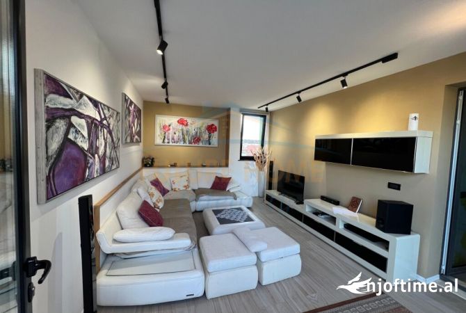 Shtepi ne shitje Apartament ne Tirane, 3+1, Mobilimi Pjeserisht e mobiluar, Pagesa 230,000  Euro.