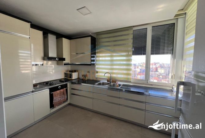 Shtepi ne shitje Apartament ne Tirane, 3+1, Mobilimi Pjeserisht e mobiluar, Pagesa 230,000  Euro.