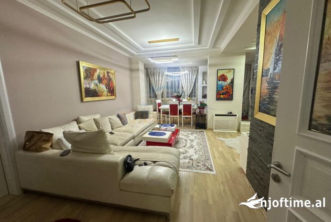 Shtepi ne shitje Apartament ne Tirane, 3+1, Mobilimi E mobiluar, Pagesa 250,000  Euro.
