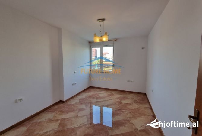 Shtepi me qera Apartament ne Tirane, 3+1, Mobilimi E mobiluar, Pagesa 1,200  Euro.