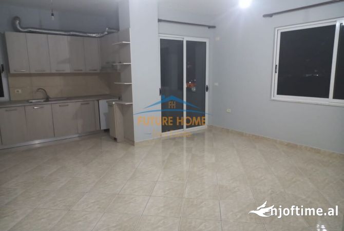 Shtepi me qera Apartament ne Tirane, 2+1, Mobilimi Bosh, pa mobiluar, Pagesa 300  Euro.