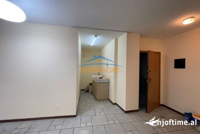 Ambient biznesi me qera 3+1 ne Tirane - 1,000 Euro