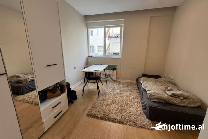 Shtepi ne shitje Apartament ne Tirane, 2+1, Mobilimi Pjeserisht e mobiluar, Pagesa 207,000  Euro.