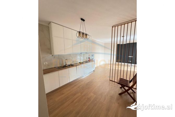 Shtepi ne shitje Apartament ne Tirane, 2+1, Mobilimi E mobiluar, Pagesa 130,000  Euro.