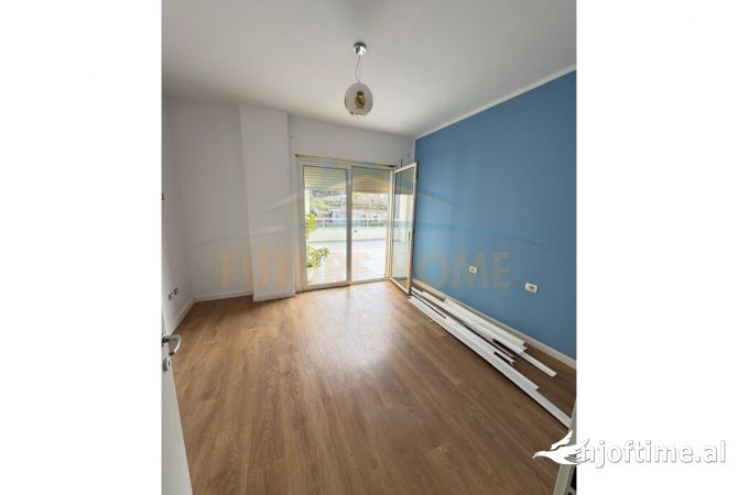 Shtepi ne shitje Apartament ne Tirane, 2+1, Mobilimi E mobiluar, Pagesa 130,000  Euro.