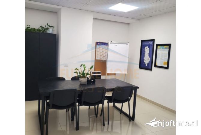 Ambient biznesi me qera 1+1 ne Tirane - 2,500 Euro