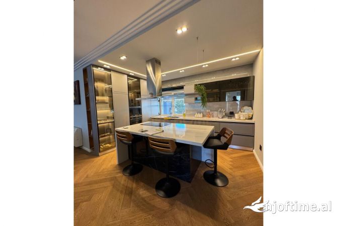 Shtepi me qera Apartament ne Tirane, 2+1, Mobilimi E mobiluar, Pagesa 2,500  Euro.