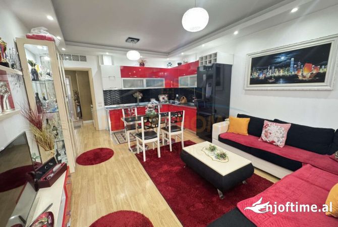 Shtepi ne shitje Apartament ne Tirane, 2+1, Mobilimi E mobiluar, Pagesa 250,000  Euro.