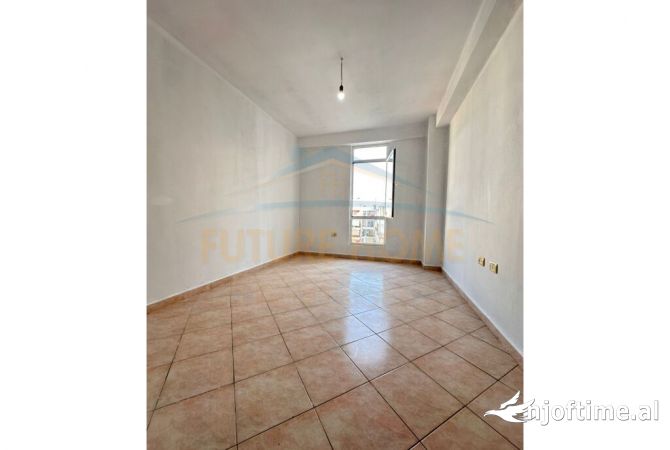 Shtepi ne shitje Apartament ne Tirane, 2+1, Mobilimi Bosh, pa mobiluar, Pagesa 108,000  Euro.