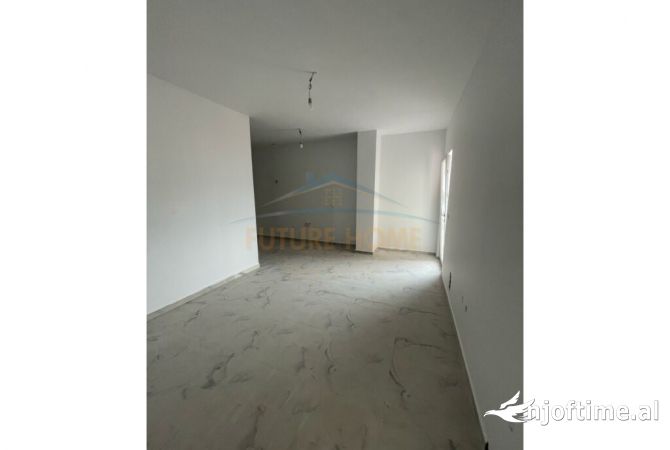 Shtepi ne shitje Apartament ne Tirane, 1+1, Mobilimi Bosh, pa mobiluar, Pagesa 124,000  Euro.