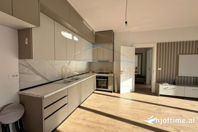 Shtepi me qera Apartament ne Tirane, 3+1, Mobilimi E mobiluar, Pagesa 700  Euro.