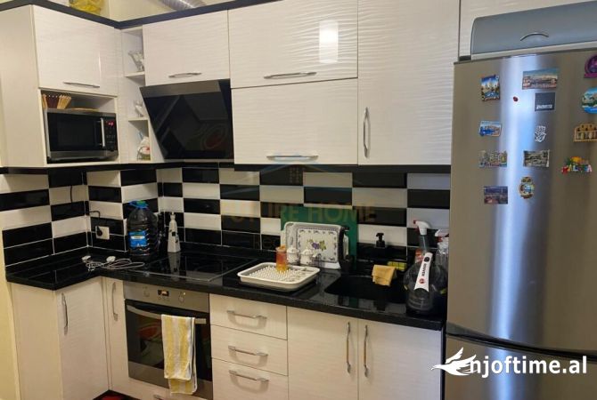 Shtepi ne shitje Apartament ne Tirane, 1+1, Mobilimi E mobiluar, Pagesa 95,000  Euro.