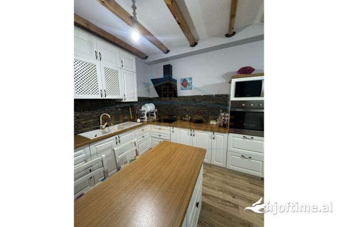 Shtepi me qera 2+1 ne Tirane - 470 Euro