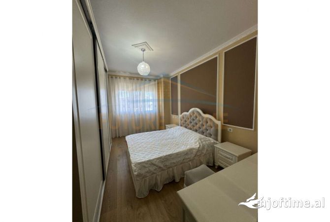 Shtepi me qera Apartament ne Tirane, 2+1, Mobilimi E mobiluar, Pagesa 550  Euro.