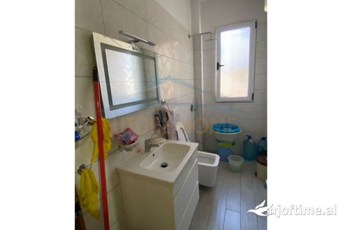 Shtepi ne shitje Apartament ne Tirane, 3+1, Mobilimi E mobiluar, Pagesa 185,000  Euro.