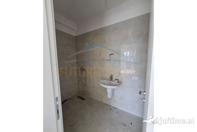 Shtepi ne shitje Apartament ne Tirane, 2+1, Mobilimi Bosh, pa mobiluar, Pagesa 155,000  Euro.
