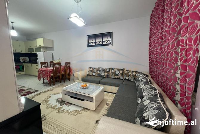 Shtepi me qera Apartament ne Tirane, 2+1, Mobilimi E mobiluar, Pagesa 450  Euro.