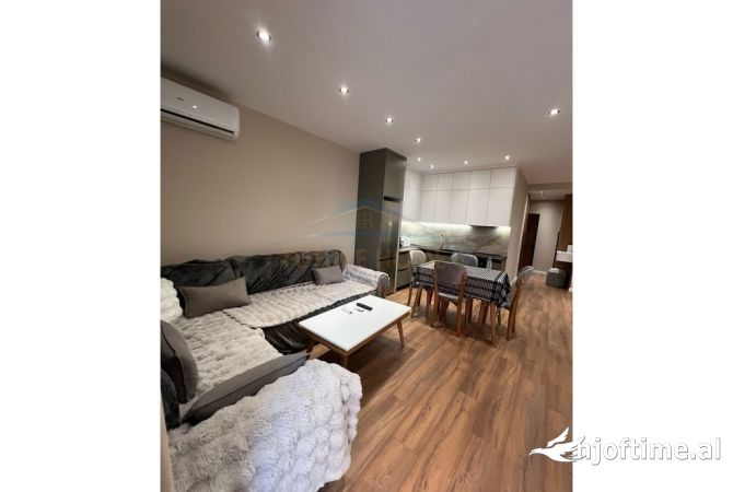 Shtepi me qera Apartament ne Tirane, 2+1, Mobilimi E mobiluar, Pagesa 600  Euro.