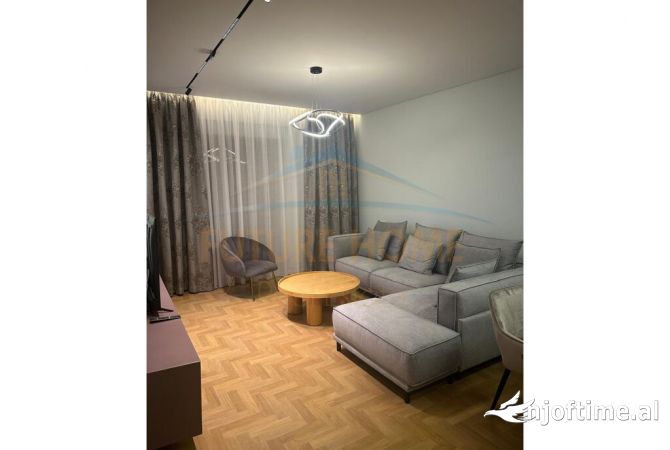 Shtepi me qera Apartament ne Tirane, 2+1, Mobilimi E mobiluar, Pagesa 700  Euro.