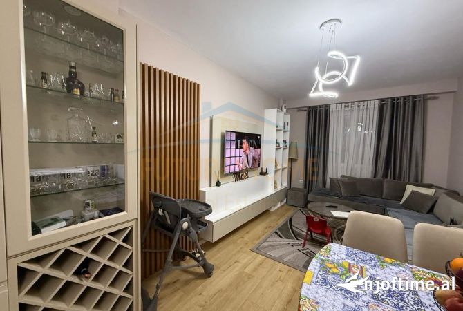 Shtepi ne shitje Apartament ne Tirane, 2+1, Mobilimi E mobiluar, Pagesa 157,000  Euro.